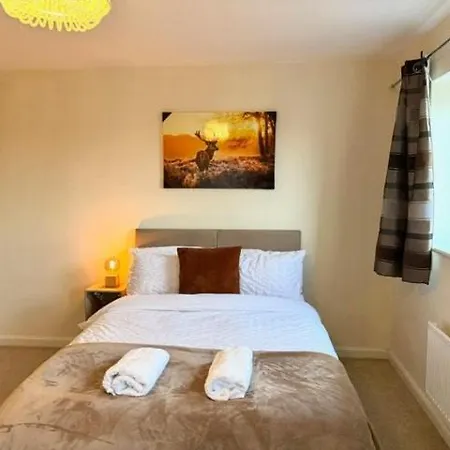 Comfortable 3 Bed Away From *