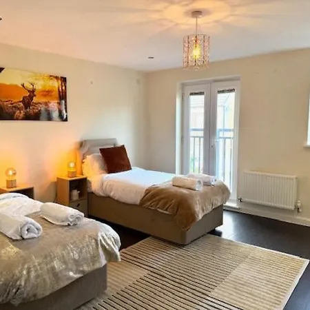 Comfortable 3 Bed Away From *