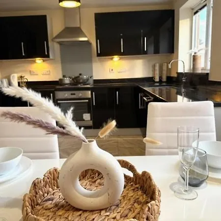 Дом отдыха Comfortable 3 Bed Away From