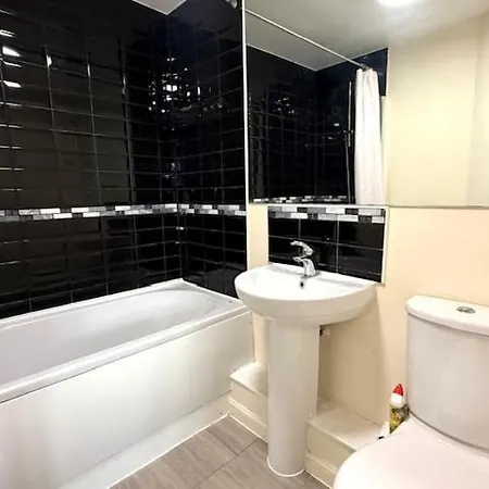 Comfortable 3 Bed Away From *