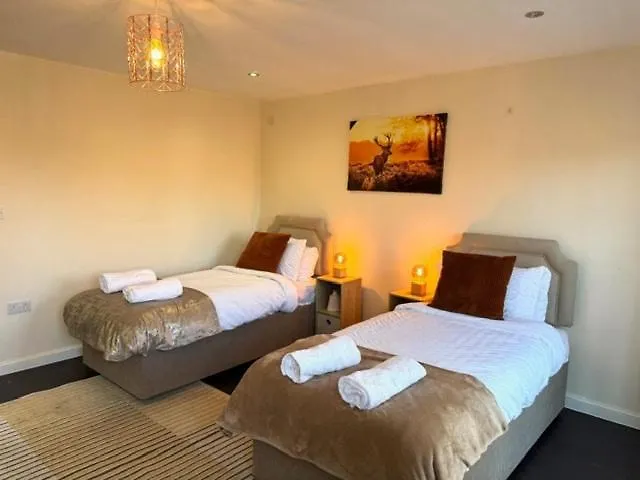 Comfortable 3 Bed Away From בית נופש בריסטול