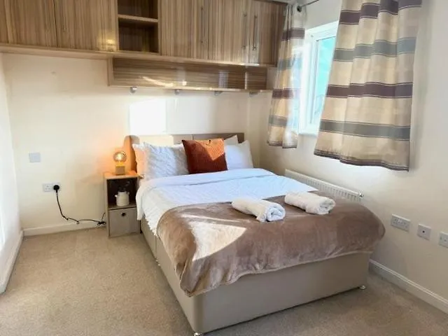 Comfortable 3 Bed Away From