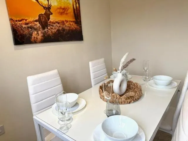 Comfortable 3 Bed Away From Holiday home Bristol