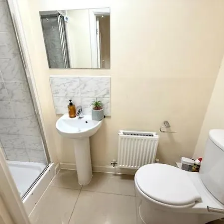 Comfortable 3 Bed Away From Bristol