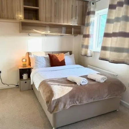 Comfortable 3 Bed Away From