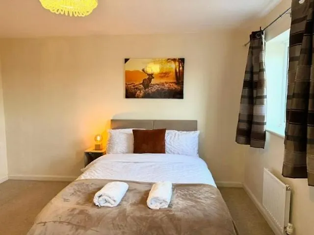 Comfortable 3 Bed Away From *